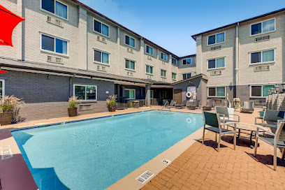 Orangewood Inn & Suites