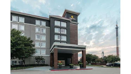 La Quinta Inn & Suites by Wyndham Arlington North 6 Flags Dr