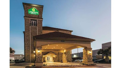 La Quinta Inn & Suites by Wyndham Dallas Grand Prairie South